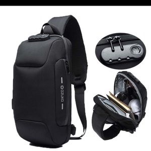 NWT​ ANTI~THEFT CROSS BODY BAG WITH PORTABLE CHARGER ATTACHED​